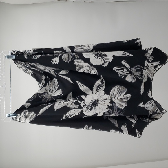 Zac & Rachel Woman Black White Floral Plus Size Curvy Size 2X - Picture 1 of 10